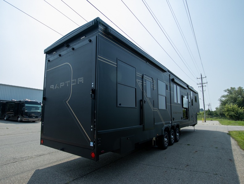 2026 Keystone Raptor 441HB, $ 189,173
