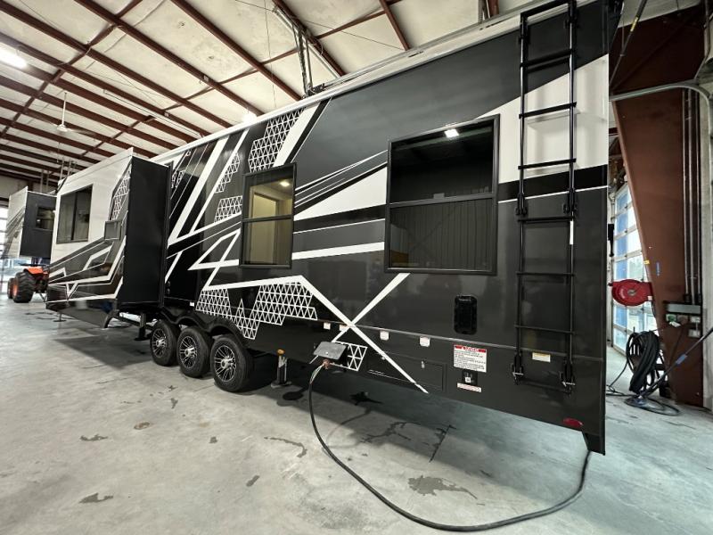 2025 Keystone Raptor 433, $ 183,865