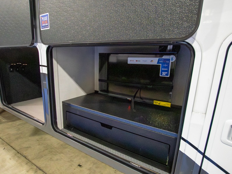 2025 Keystone Alpine 3910RK, $ 89,990