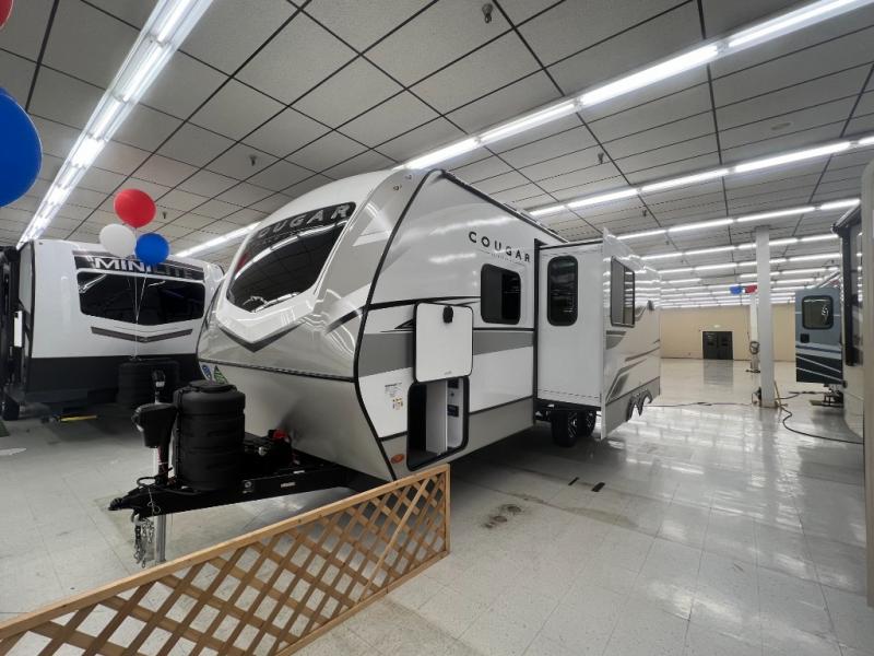 2025 Keystone Cougar Half-Ton (Travel Trailer) 22M, $ 42,990