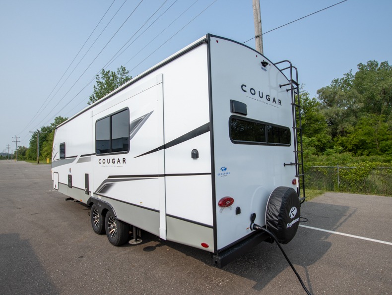 2025 Keystone Cougar Half-Ton (Travel Trailer - Ea, $ 57,682