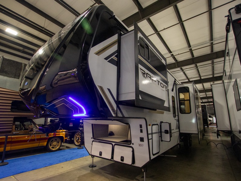 2025 Keystone Raptor Carbon Series (Fifth Wheel) 3, $ 115,314