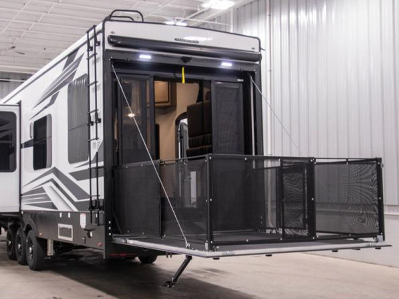 2023 Keystone Raptor 420, $ 154,150