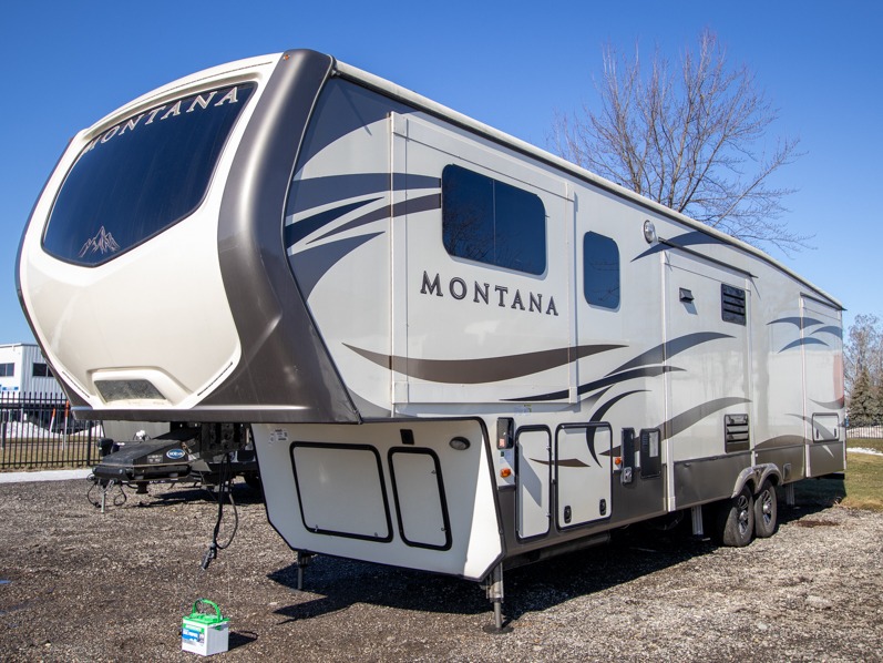 2017 Keystone Montana 3730FL, $ 0