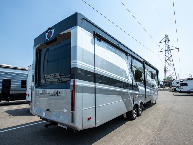 2025 Redwood Redwood 401LK, $ 124,990