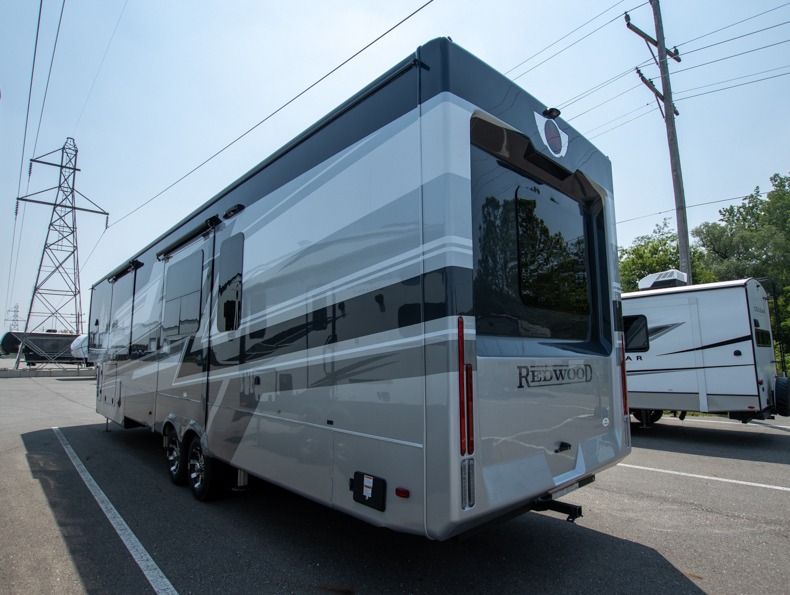 2025 Redwood Redwood 401LK, $ 124,990