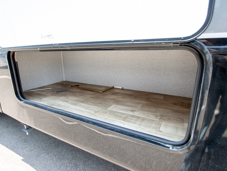 2025 Redwood Regency 3881FKL, $ 89,990