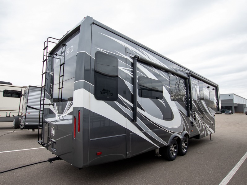 2023 Redwood Redwood RW3401RL, $ 109,990