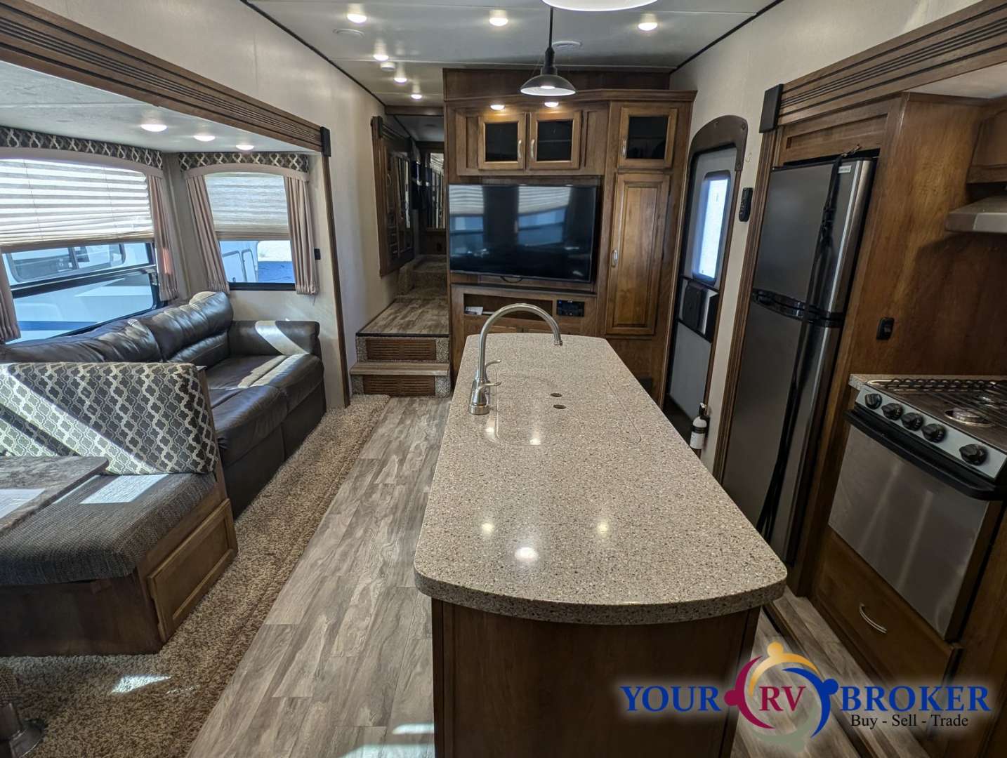 2019 Shasta Phoenix Lite 29BH, $ 31,900