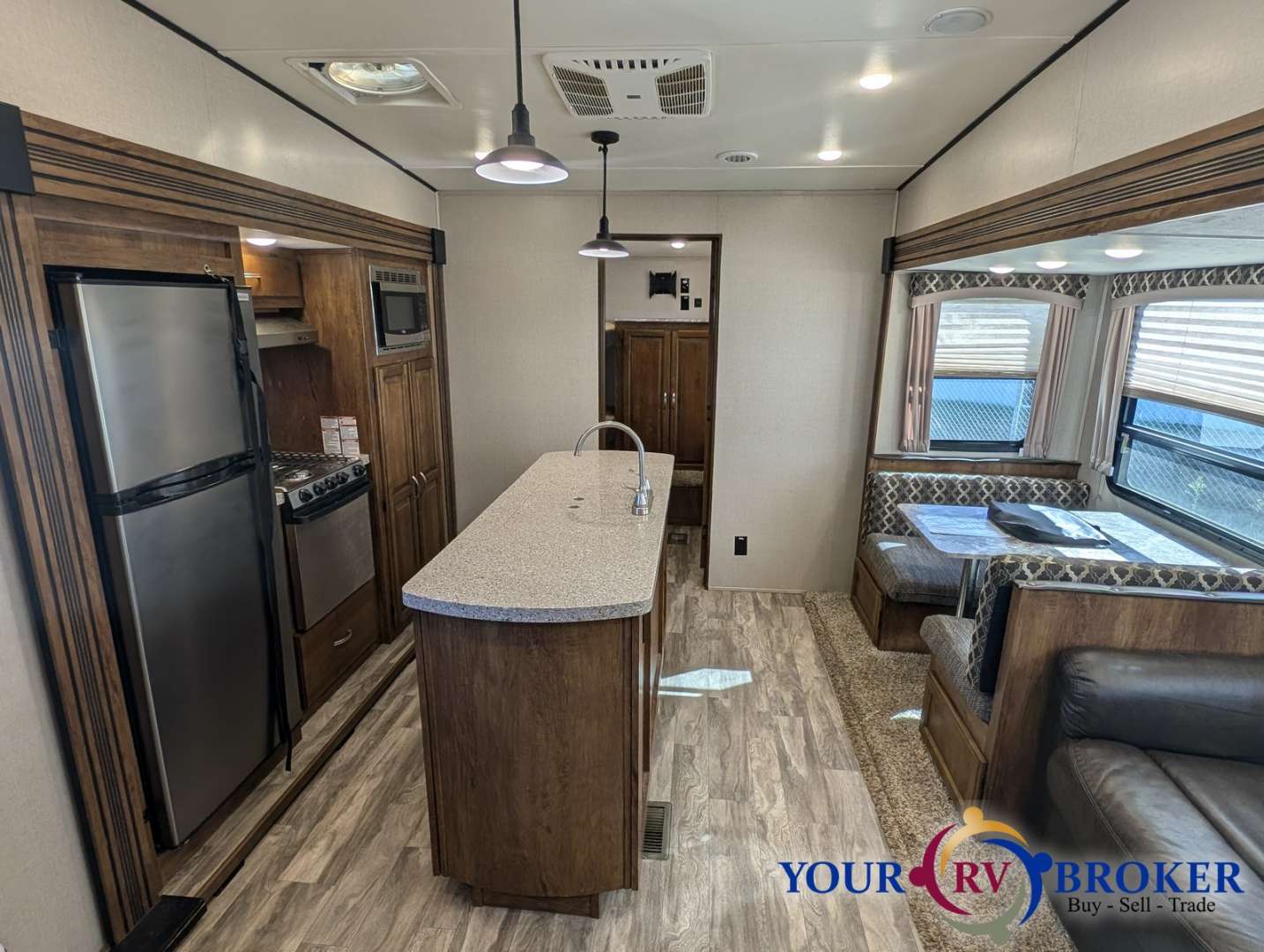 2019 Shasta Phoenix Lite 29BH, $ 31,900