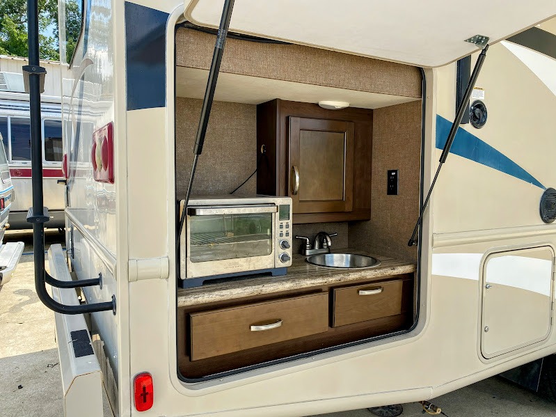 2017 Thor Motor Coach A.C.E. 29.3, $ 47,500