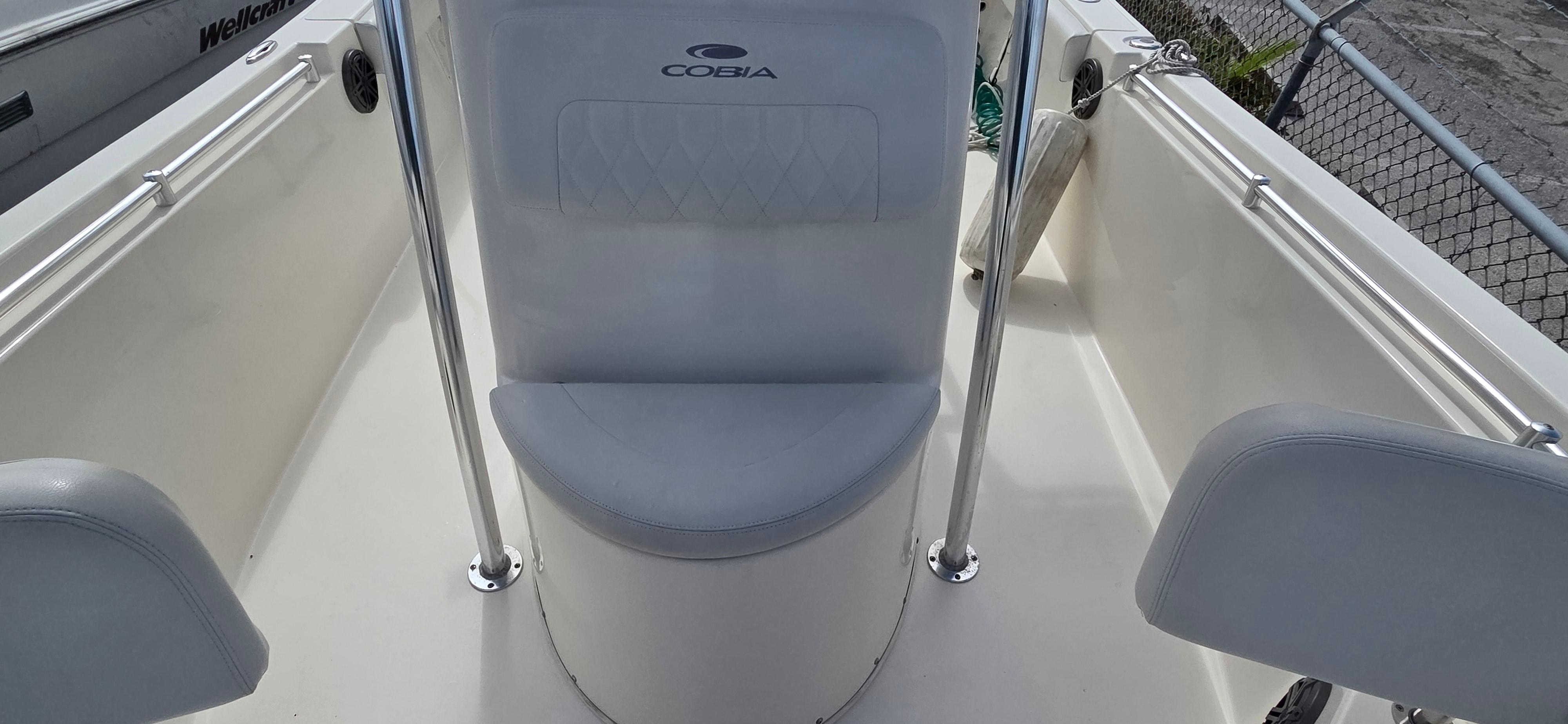 2023 Cobia 220 Center Console, $ 48,900.00