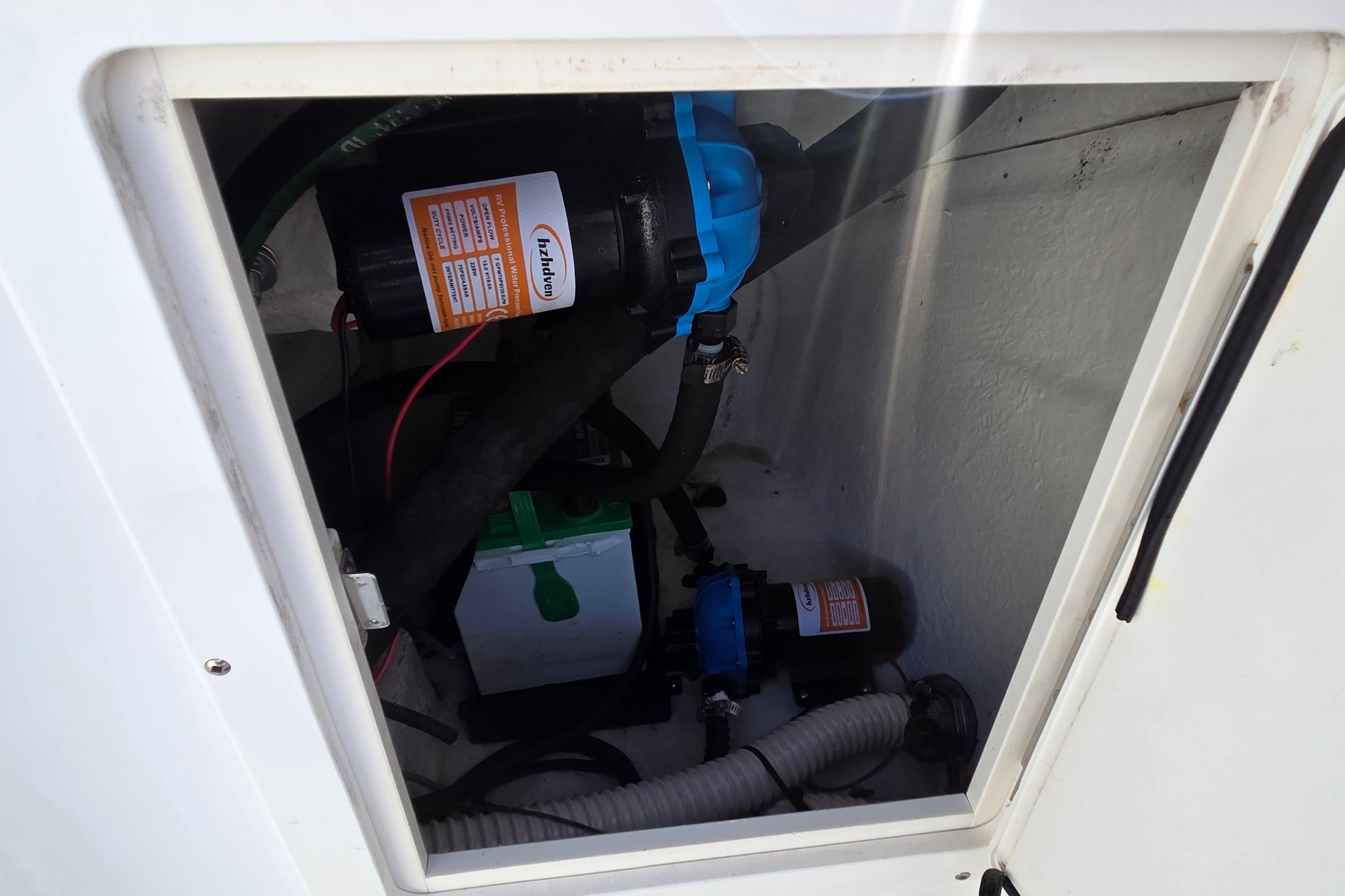 2005 Seaswirl Striper 2101 Dual Console OB, $ 12,900.00