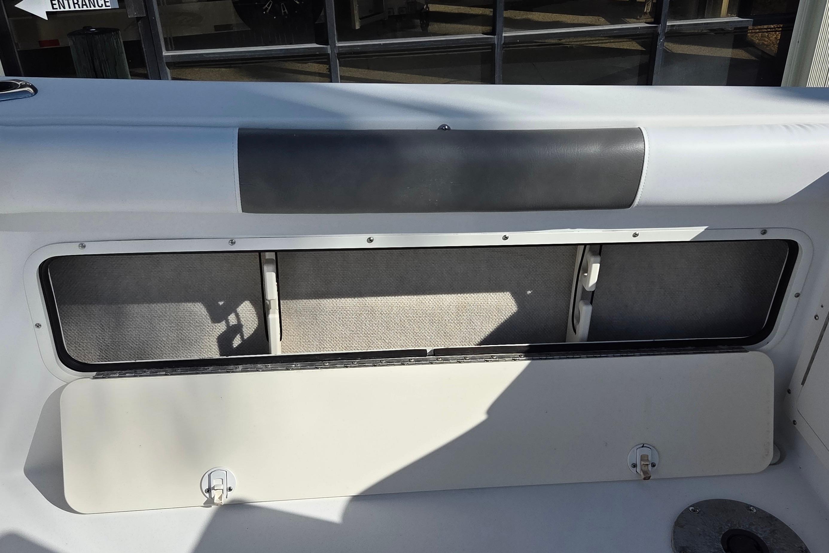 2005 Seaswirl Striper 2101 Dual Console OB, $ 12,900.00