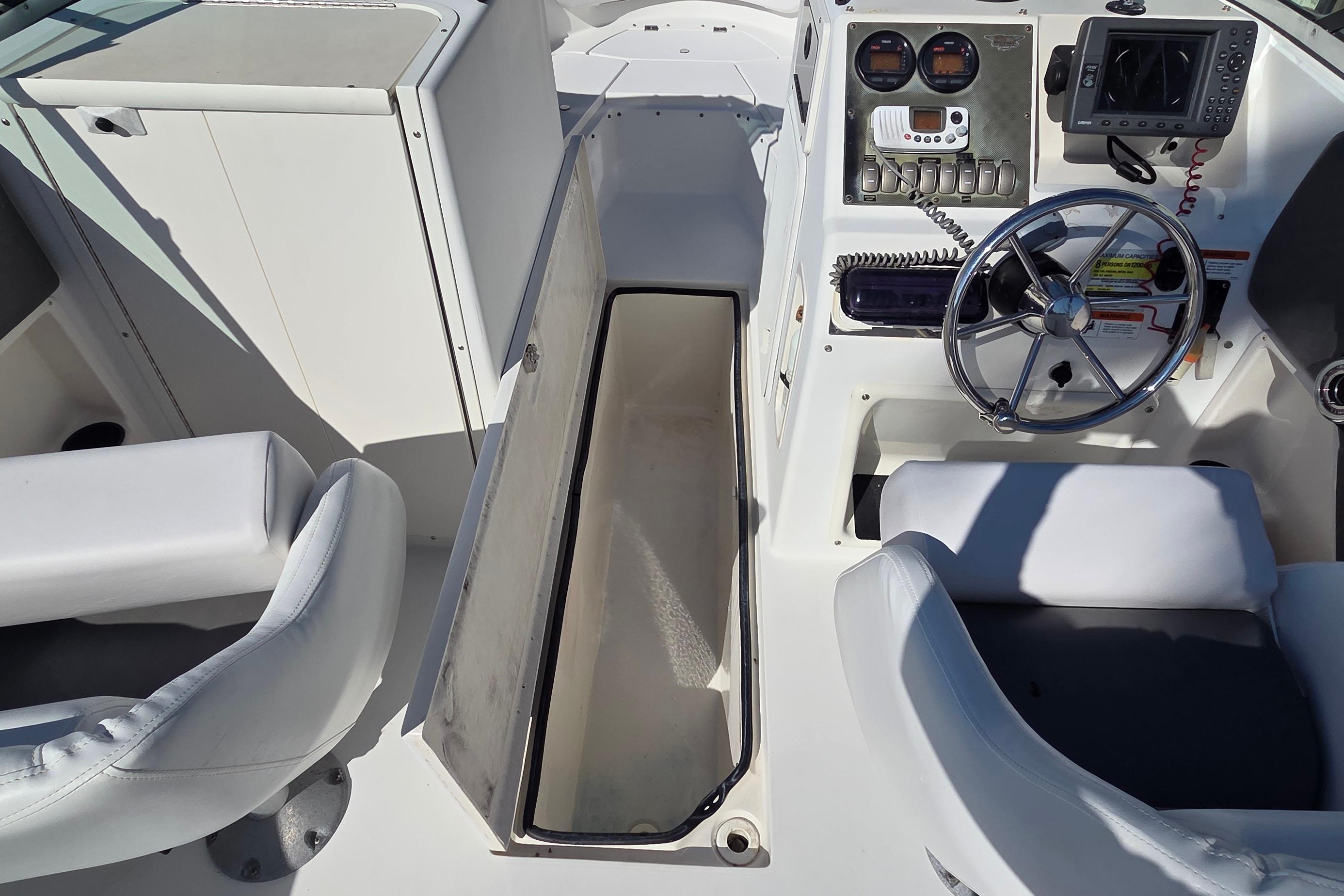 2005 Seaswirl Striper 2101 Dual Console OB, $ 12,900.00
