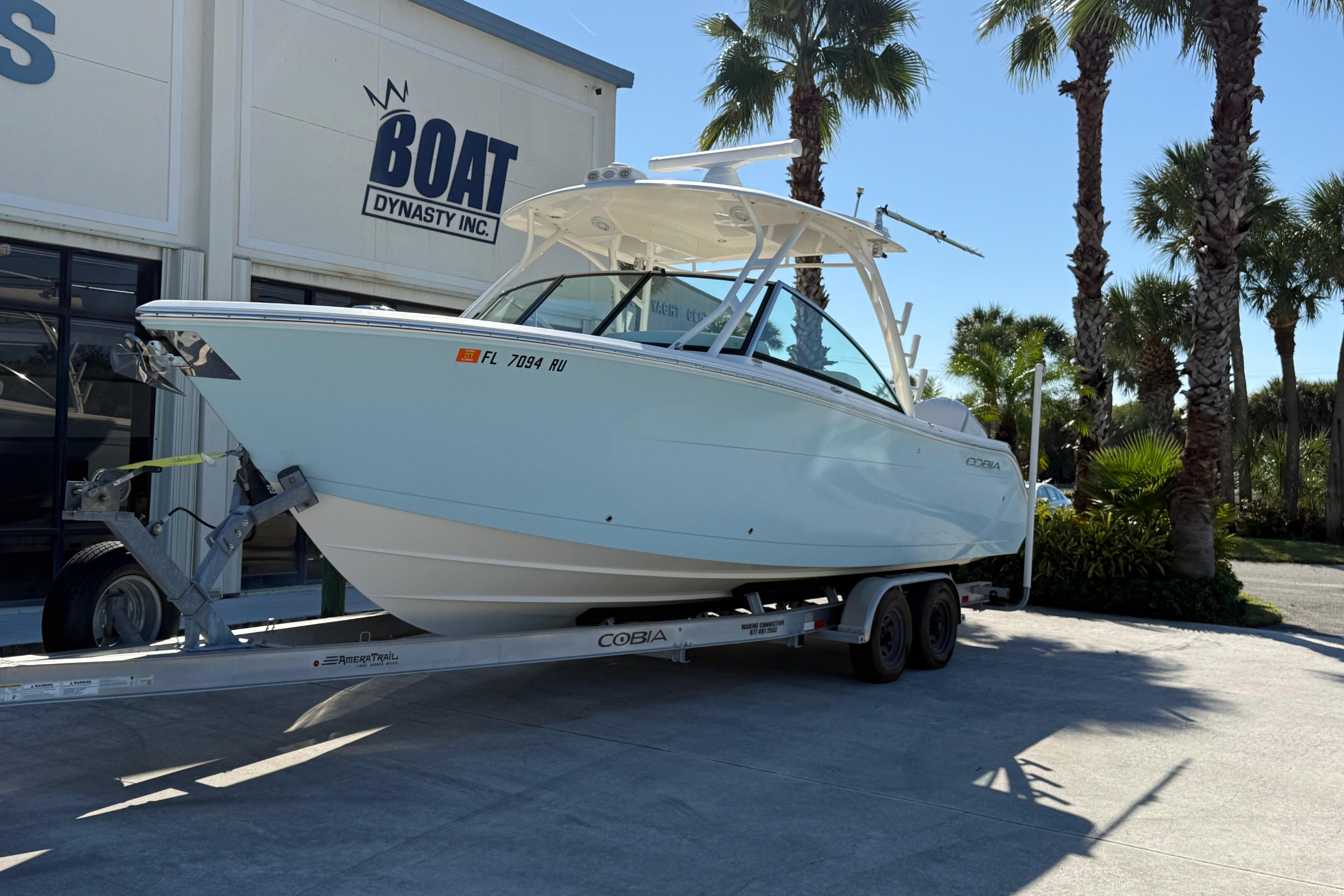 2019 Cobia 280 Dual Console, $ 124,900.00