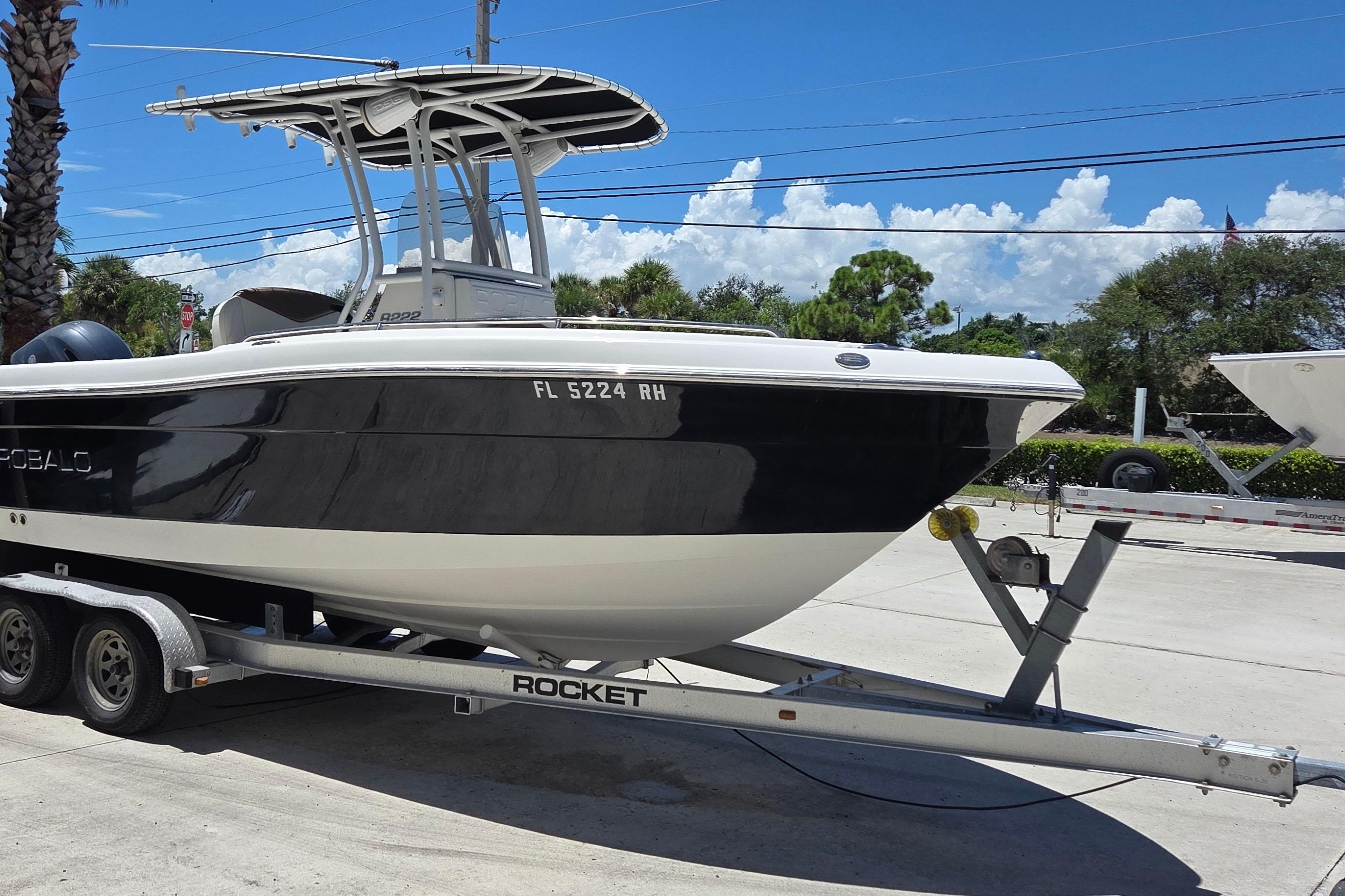 2017 Robalo R222 Center Console, $ 47,900.00