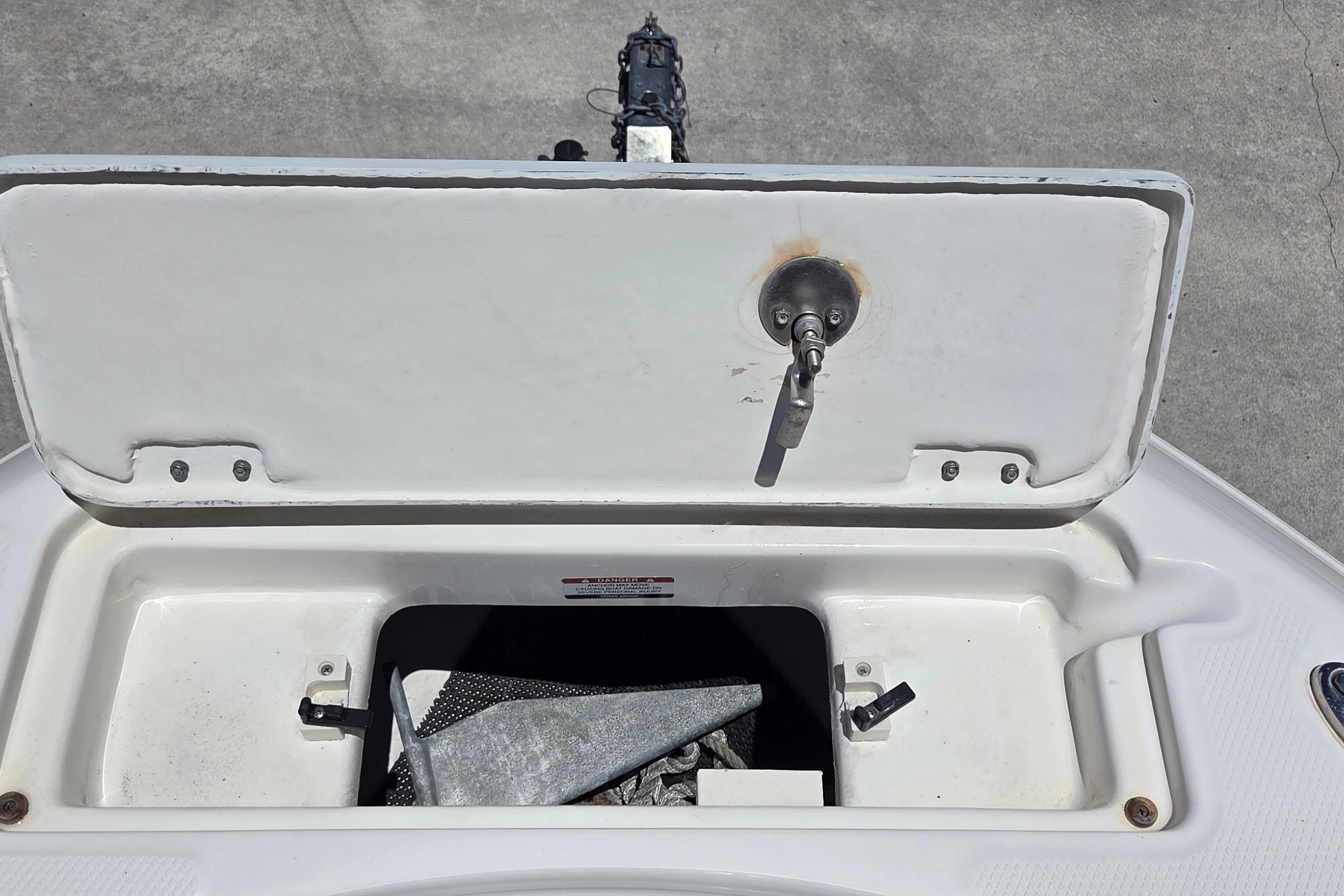 2017 Robalo R222 Center Console, $ 47,900.00