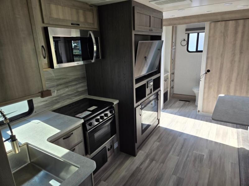 2022 Winnebago Voyage V2427RB, $ 39,990