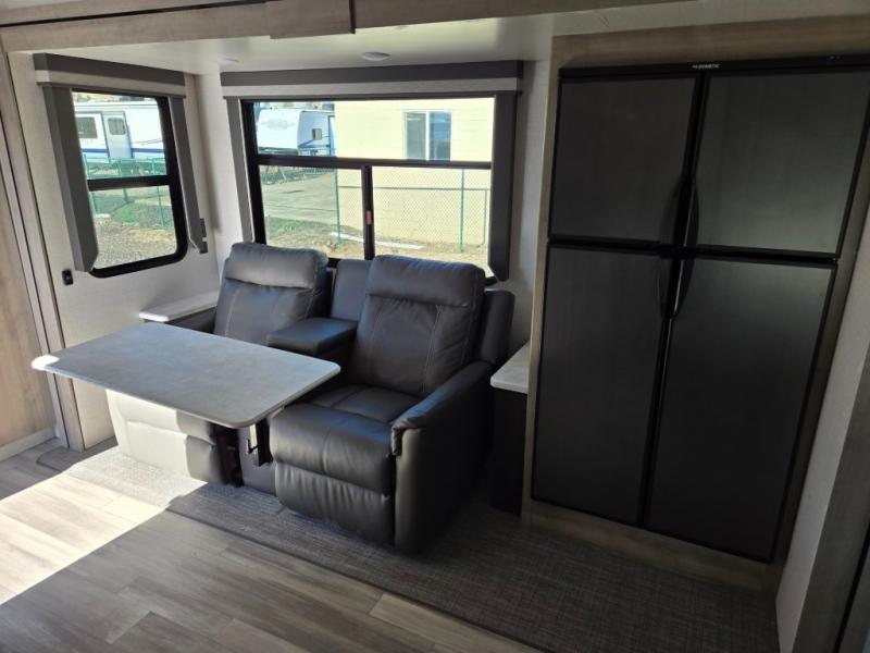 2022 Winnebago Voyage V2427RB, $ 39,990