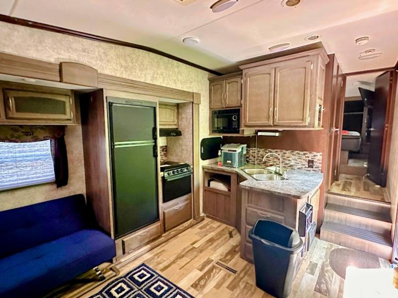 2017 Winnebago Voyage Lite 28SGS, $ 18,999