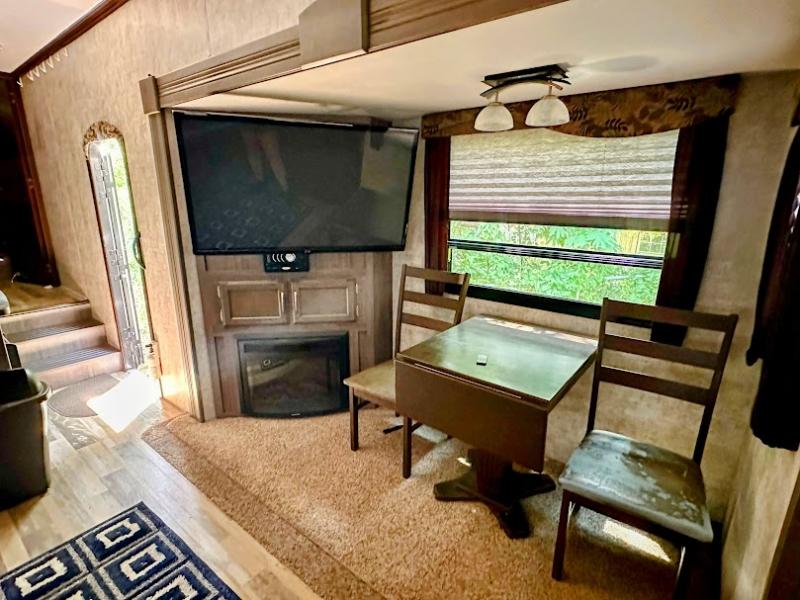 2017 Winnebago Voyage Lite 28SGS, $ 18,999