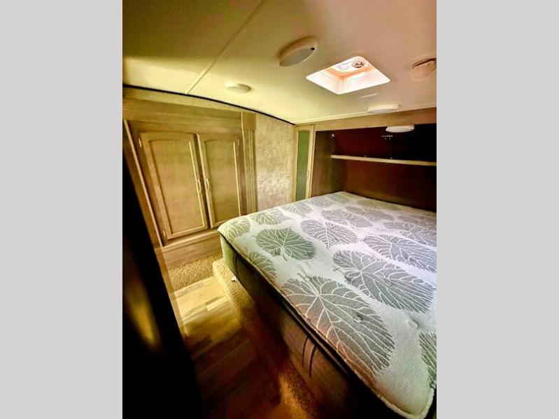 2017 Winnebago Voyage Lite 28SGS, $ 18,999