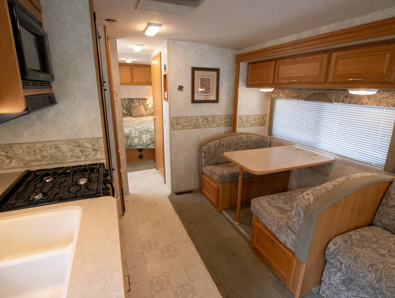 2004 Winnebago Sightseer 30B, $ 0