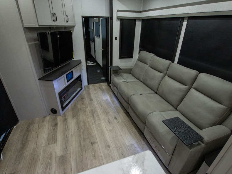 2026 Jayco Seismic 413, $ 158,379