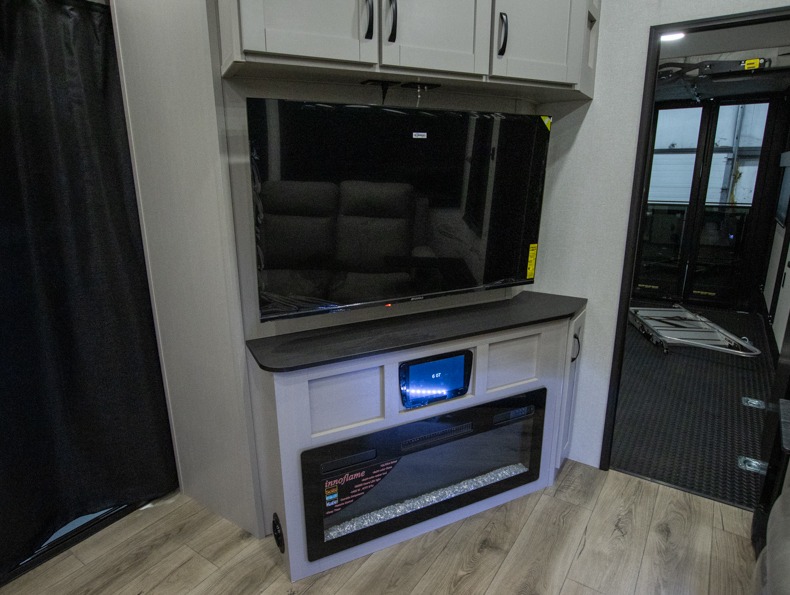 2026 Jayco Seismic 413, $ 158,379