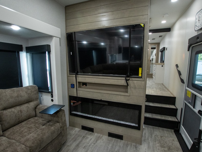 2026 Jayco Eagle 365UKTS, $ 69,990