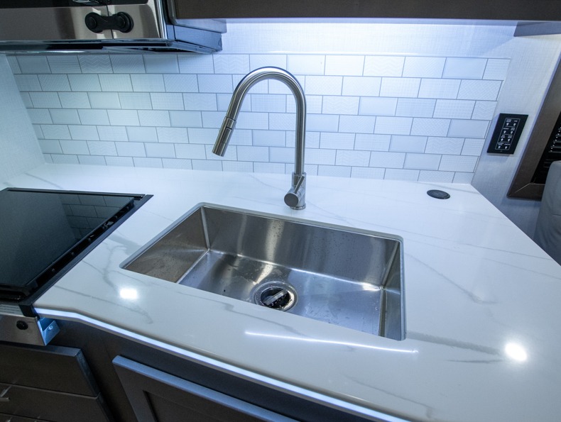 2026 Dynamax Europa 32KD, $ 366,816