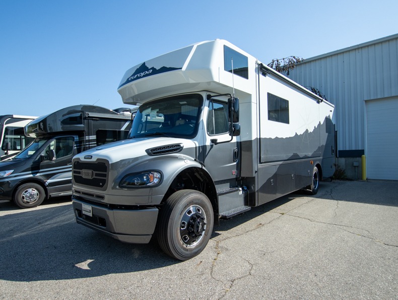 2026 Dynamax Europa 32KD, $ 366,816