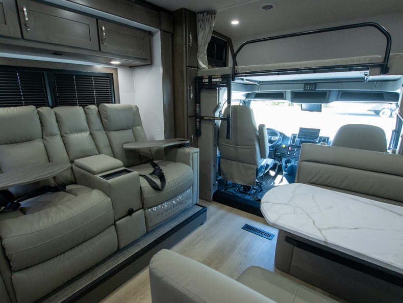 2026 Dynamax Europa 32KD, $ 366,816