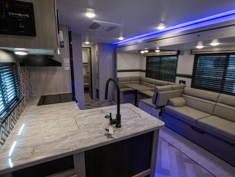 2024 CrossRoads Zinger ZR290KB, $ 27,990