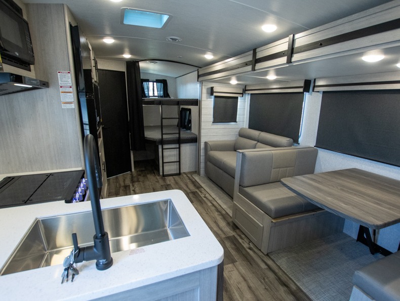 2024 CrossRoads Sunset Trail Super Lite SS272BH, $ 29,990