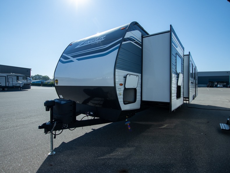 2023 CrossRoads Zinger ZR340BH, $ 35,990