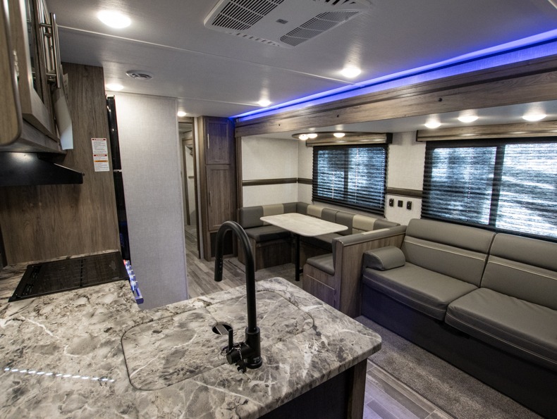 2023 CrossRoads Zinger ZR340BH, $ 35,990