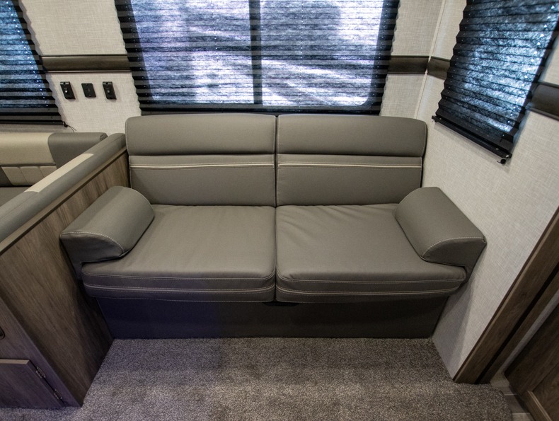 2023 CrossRoads Zinger ZR340BH, $ 35,990