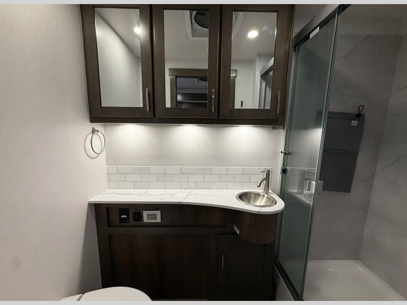 2026 Dynamax Isata 6 Series 31KS, $ 298,299