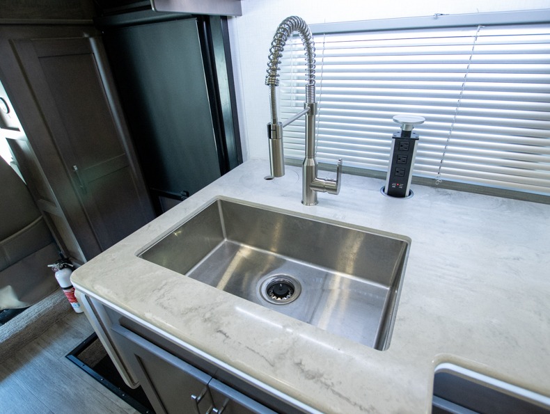 2025 Dynamax Europa 31SS, $ 0