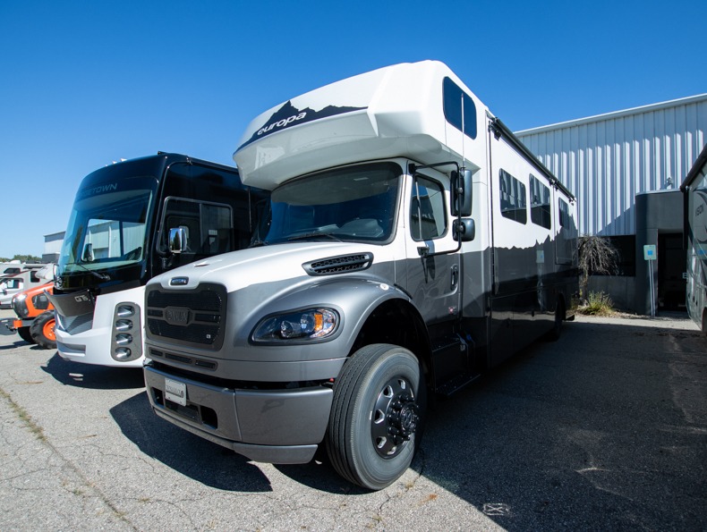 2025 Dynamax Europa 31SS, $ 0