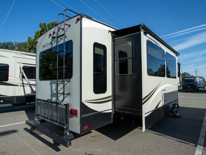 2017 Keystone Montana High Country 353RL, $ 0