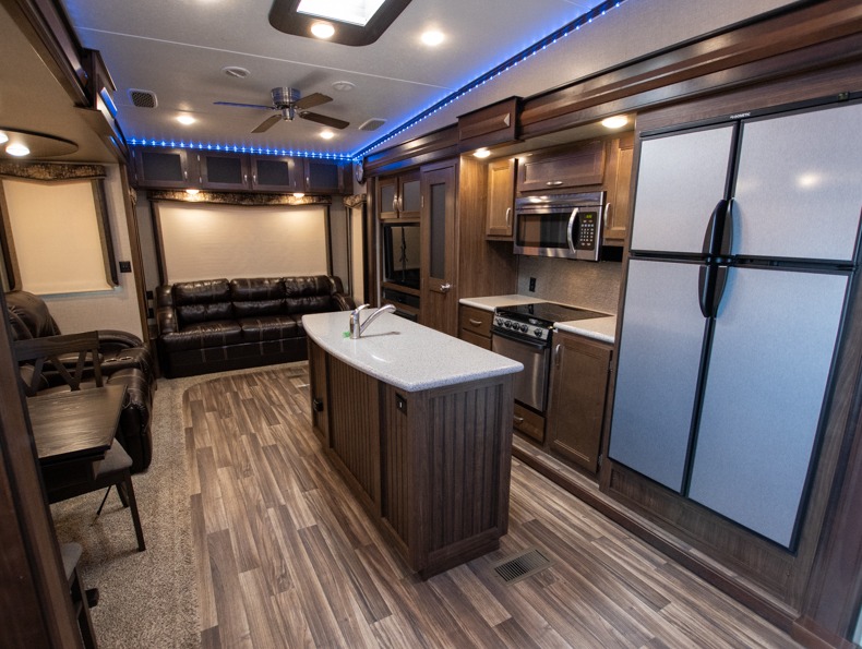 2017 Keystone Montana High Country 353RL, $ 0