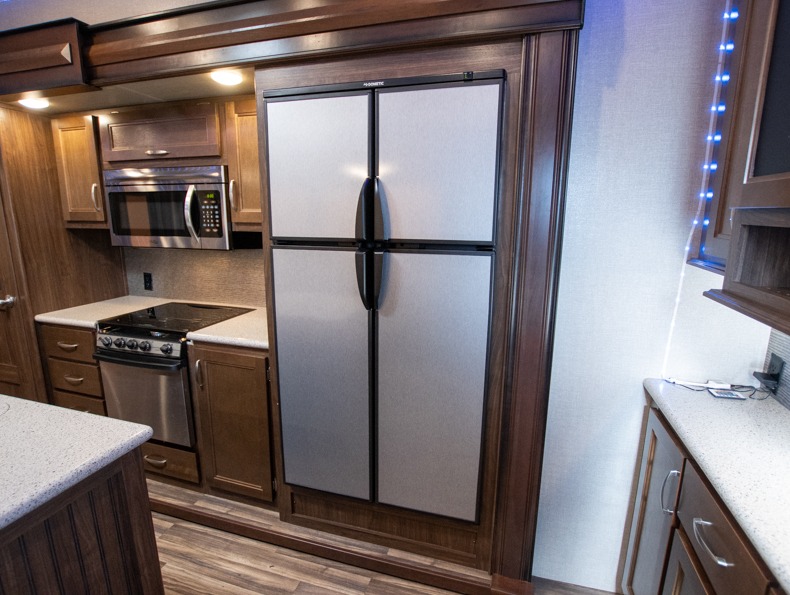 2017 Keystone Montana High Country 353RL, $ 0