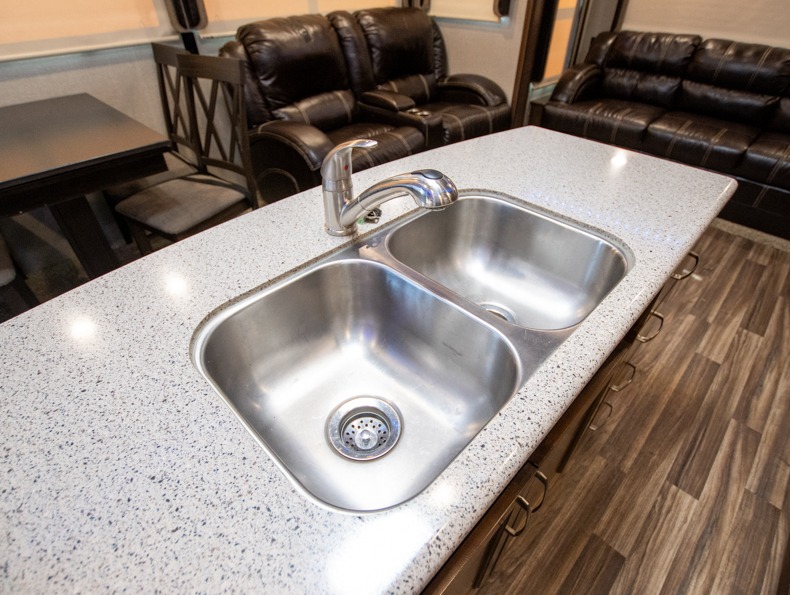 2017 Keystone Montana High Country 353RL, $ 0