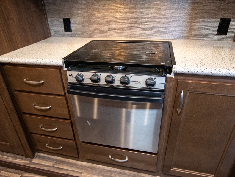 2017 Keystone Montana High Country 353RL, $ 0