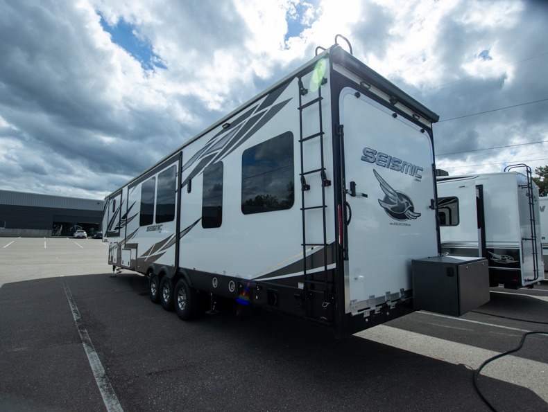 2020 Jayco Seismic 4013, $ 0