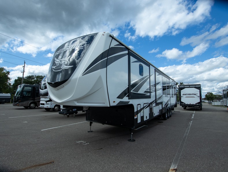 2020 Jayco Seismic 4013, $ 0