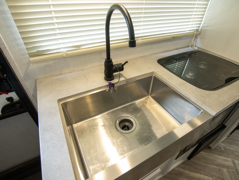 2022 Dutchmen Coleman Rubicon 1628BH, $ 0